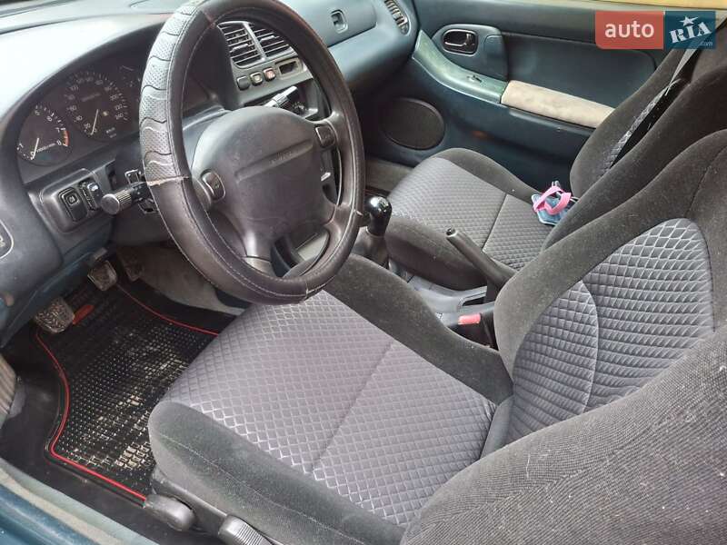 Седан Mazda 323 1996 в Хмельницком