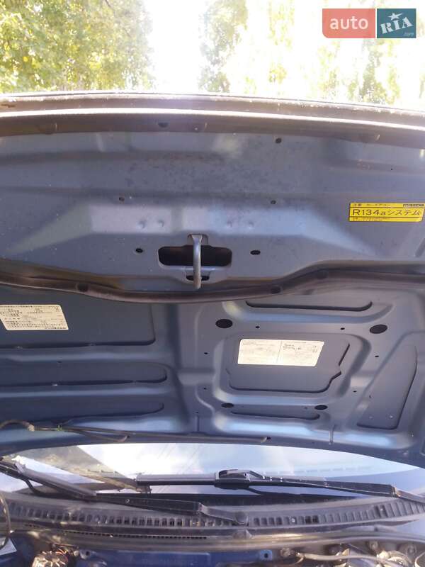 Седан Mazda 323 1998 в Жмеринке