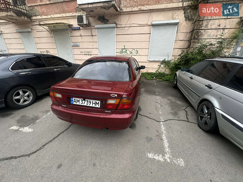 Седан Mazda 323 1996 в Миколаєві