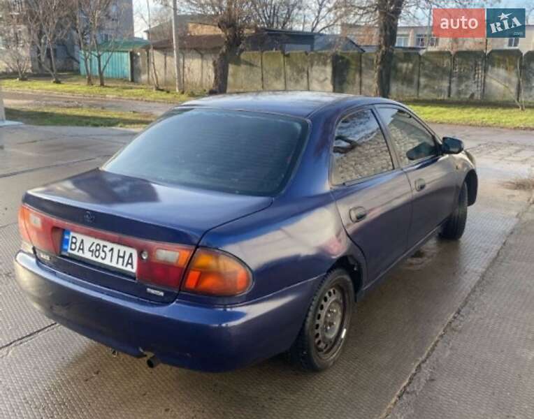 Седан Mazda 323 1994 в Олександрії