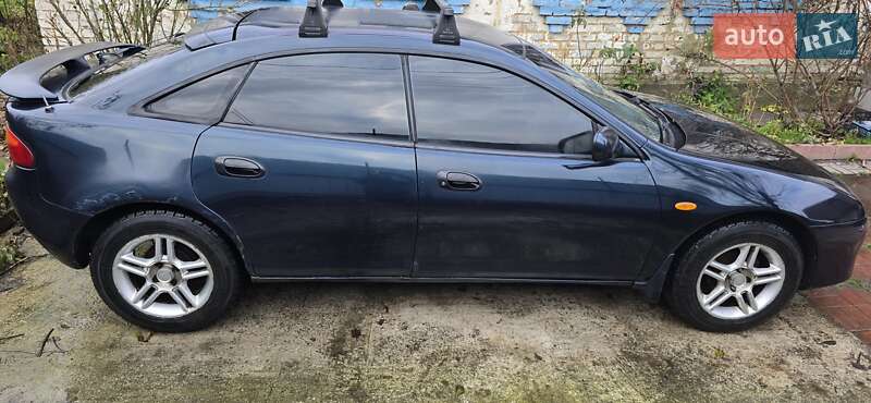 Хэтчбек Mazda 323 1996 в Новых Петровцах