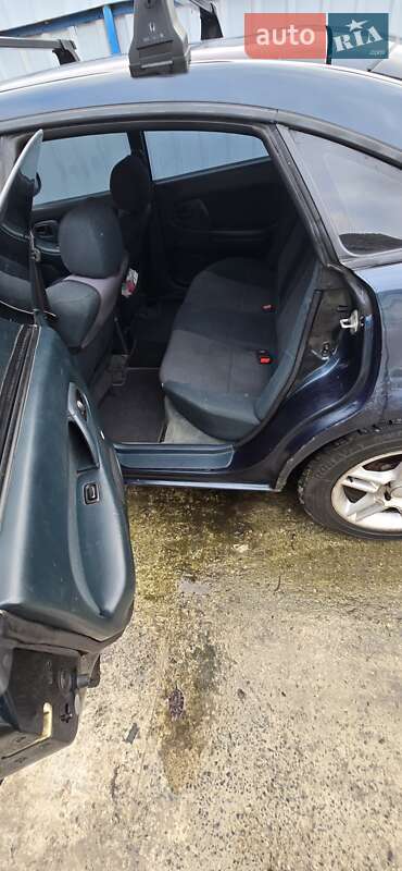 Хэтчбек Mazda 323 1996 в Новых Петровцах