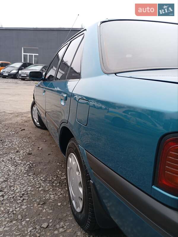 Седан Mazda 323 1995 в Кам'янському
