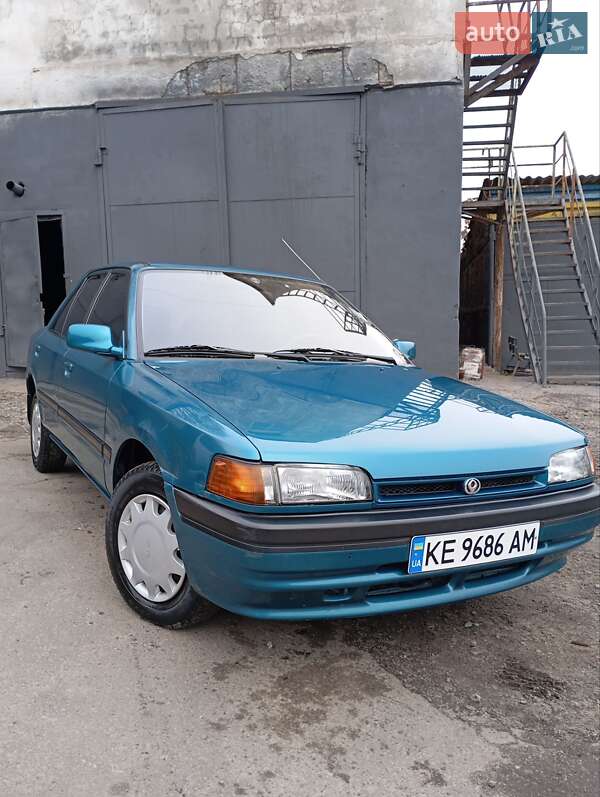 Седан Mazda 323 1995 в Кам'янському