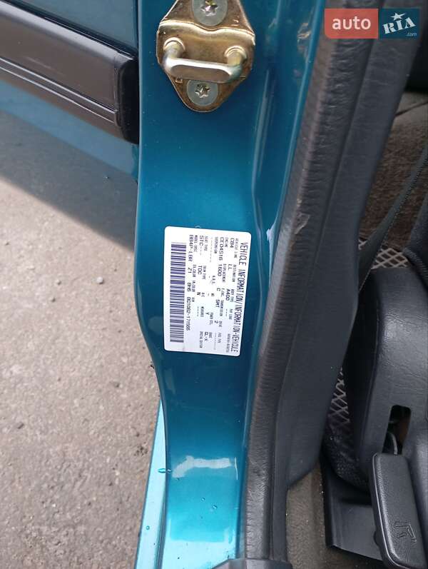 Седан Mazda 323 1995 в Кам'янському