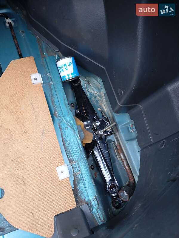 Седан Mazda 323 1995 в Кам'янському