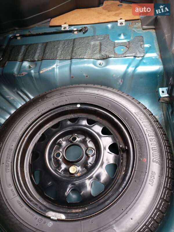 Седан Mazda 323 1995 в Кам'янському