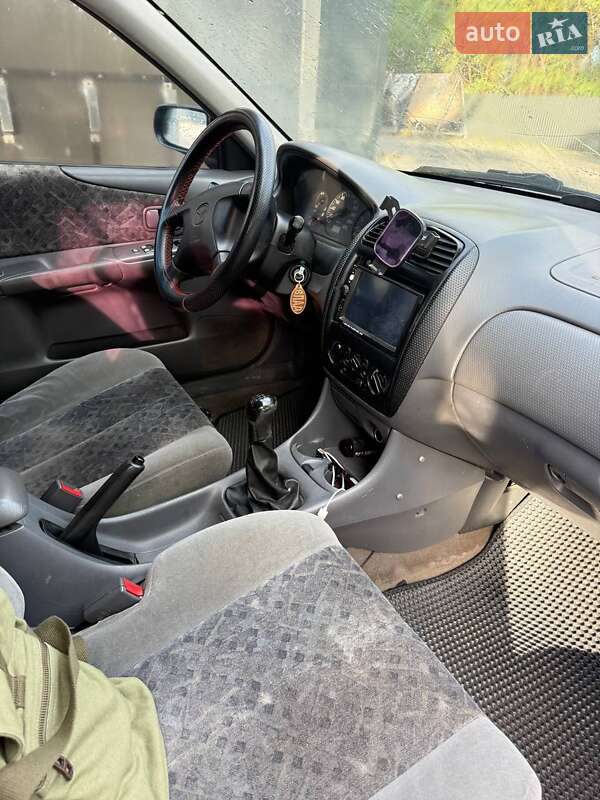 Хетчбек Mazda 323 1998 в Кіцмані