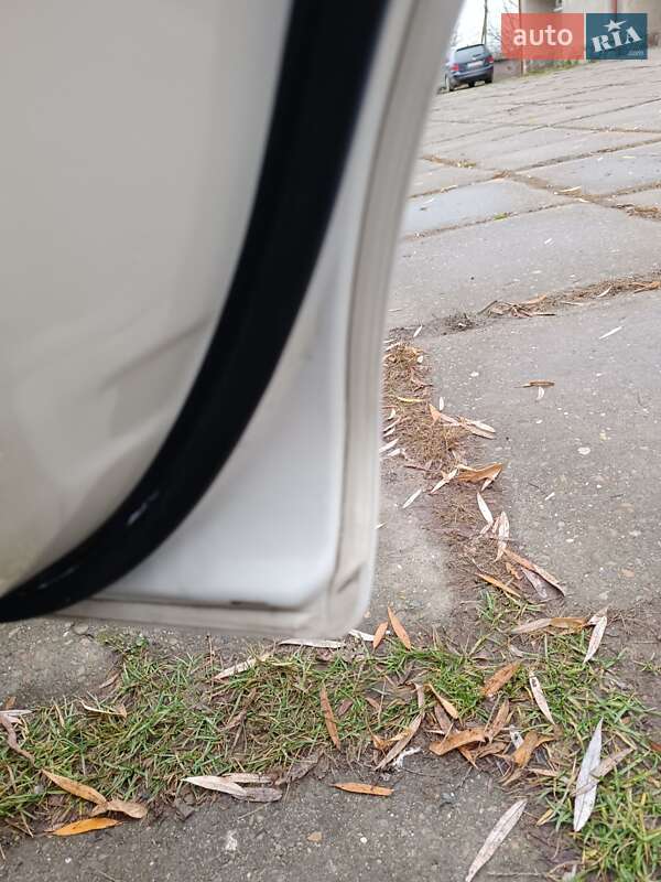 Седан Mazda 323 1998 в Чернівцях фото 38 Седан Mazda 323 1998 в Чернівцях