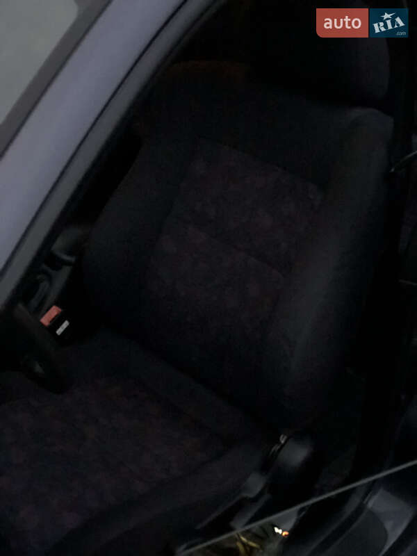 Хетчбек Mazda 323 1998 в Харкові