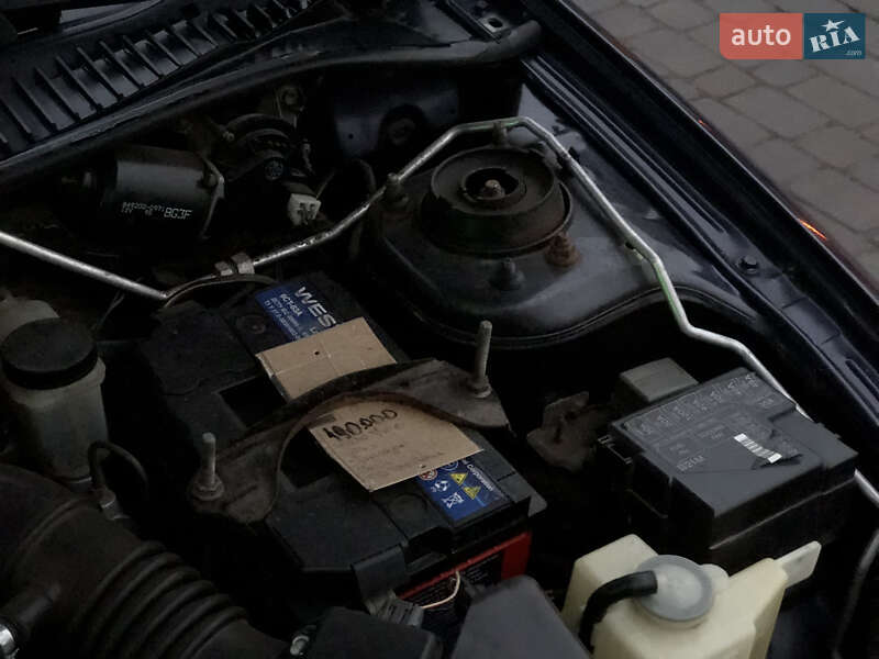 Хетчбек Mazda 323 1998 в Харкові