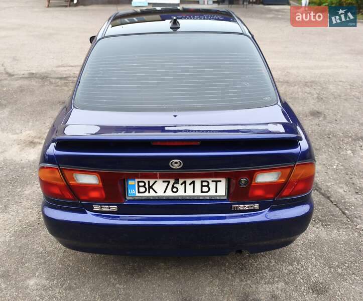 Седан Mazda 323 1996 в Ровно