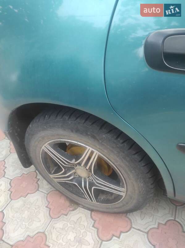 Хэтчбек Mazda 323 1995 в Раздельной