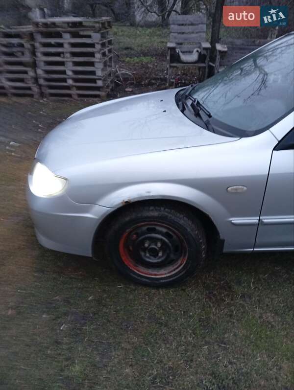 Хетчбек Mazda 323 2000 в Підволочиську
