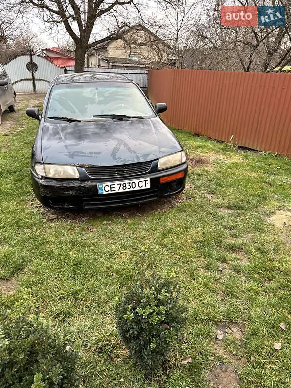 Седан Mazda 323 1995 в Черновцах