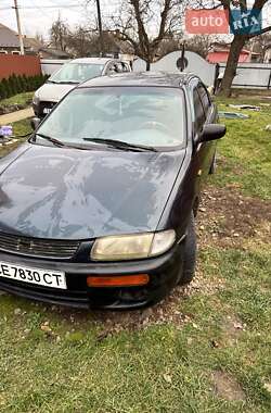 Седан Mazda 323 1995 в Черновцах