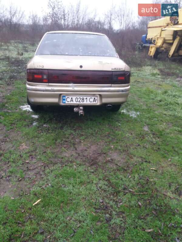 Седан Mazda 323 1992 в Новомиргороде