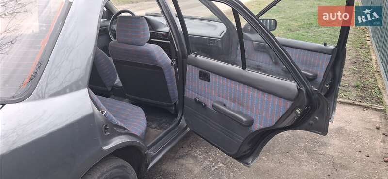 Седан Mazda 323 1994 в Таращі