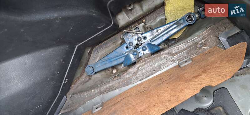 Седан Mazda 323 1994 в Таращі