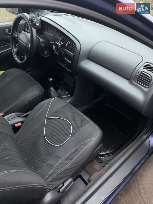 Седан Mazda 323 1995 в Кривому Розі