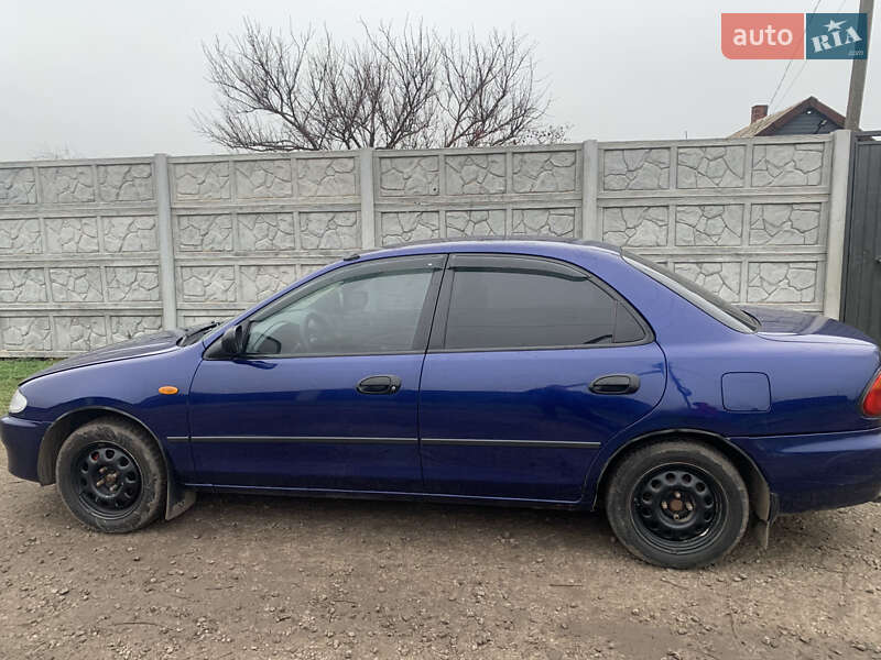 Седан Mazda 323 1995 в Кривому Розі