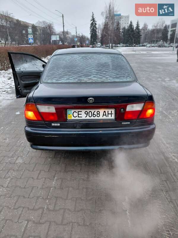 Седан Mazda 323 1997 в Черновцах