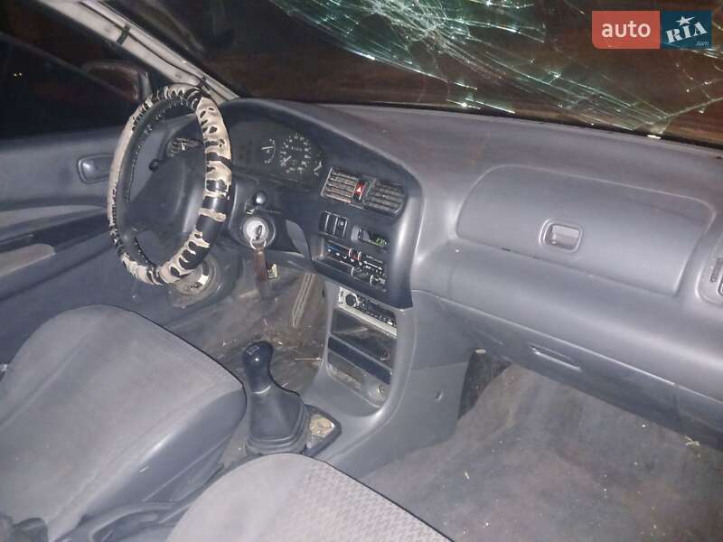 Седан Mazda 323 1995 в Одессе