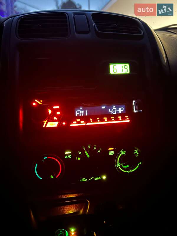 Седан Mazda 323 2002 в Одессе
