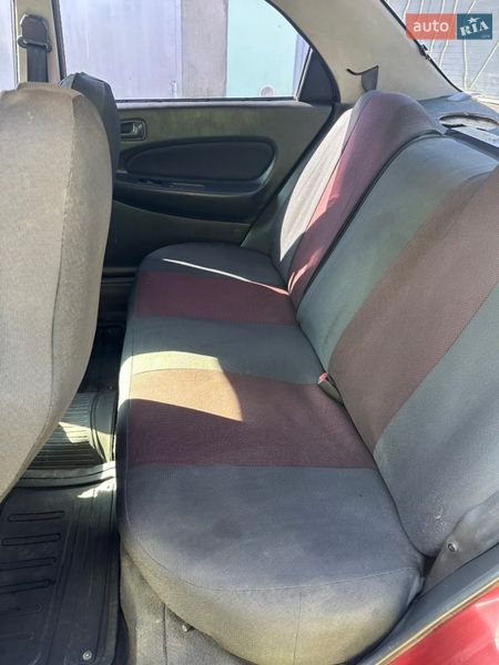 Седан Mazda 323 1997 в Черноморске