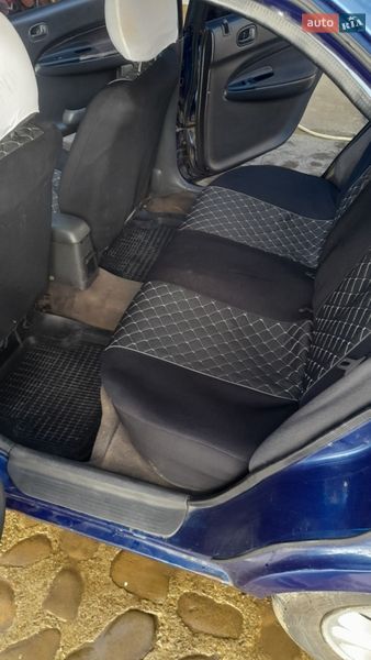 Седан Mazda 323 1996 в Косові