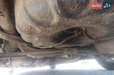 Седан Mazda 323 2002 в Ріпках