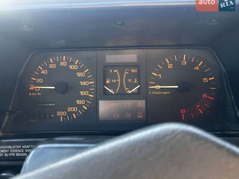 Седан Mazda 323 1988 в Дрогобыче