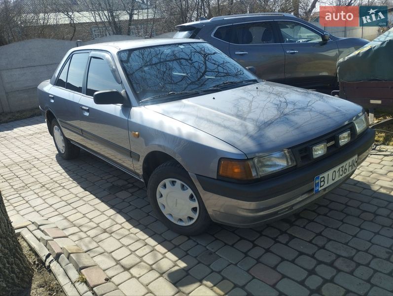 Седан Mazda 323 1989 в Полтаве