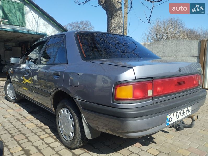 Седан Mazda 323 1989 в Полтаве