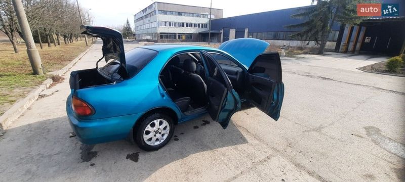 Седан Mazda 323 1996 в Кривом Роге