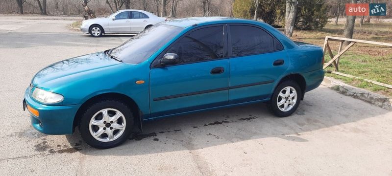 Седан Mazda 323 1996 в Кривом Роге