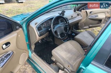 Седан Mazda 323 1995 в Узине