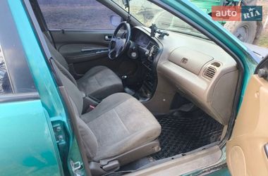 Седан Mazda 323 1995 в Узине
