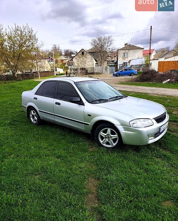Седан Mazda 323 1998 в Вознесенске