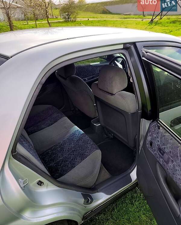 Седан Mazda 323 1998 в Вознесенске