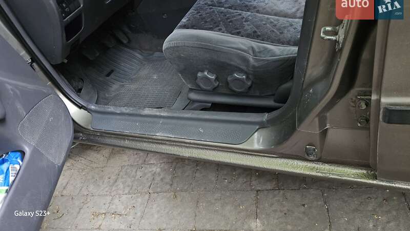 Хэтчбек Mazda 323 2000 в Львове