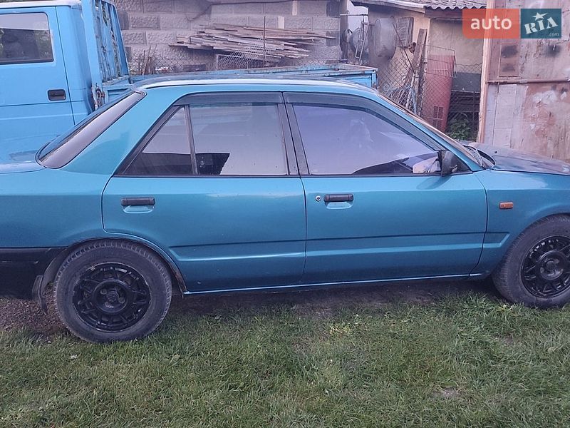 Седан Mazda 323 1993 в Кременце
