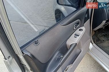 Седан Mazda 323 2002 в Львове
