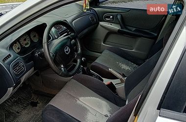 Седан Mazda 323 2002 в Львове