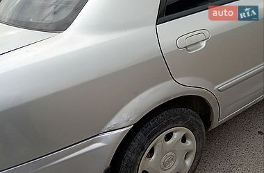 Седан Mazda 323 2002 в Львове