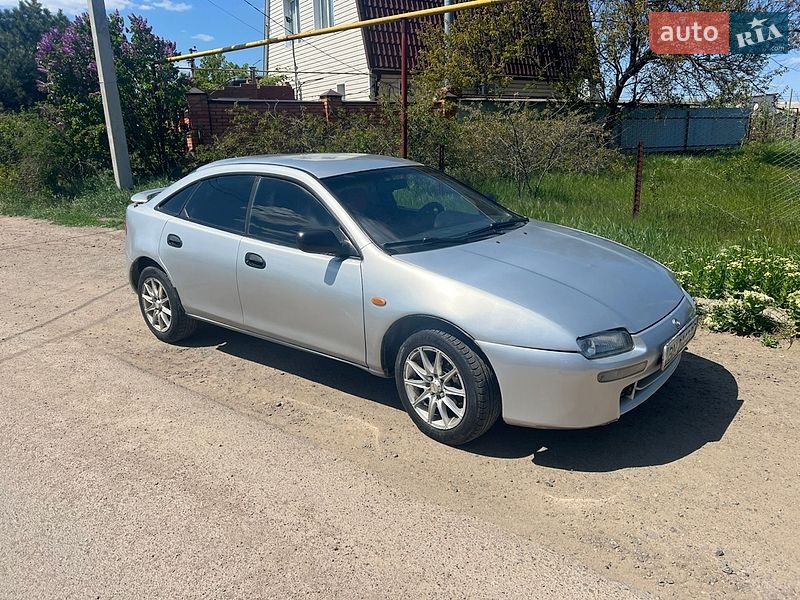 Седан Mazda 323 1995 в Одесі