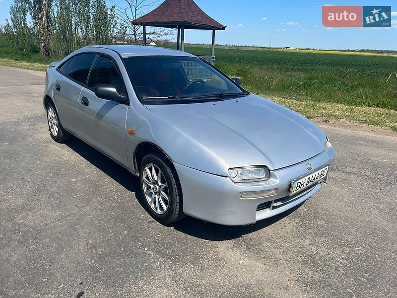 Седан Mazda 323 1995 в Одесі