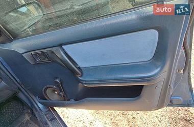 Седан Mazda 323 1990 в Дніпрі
