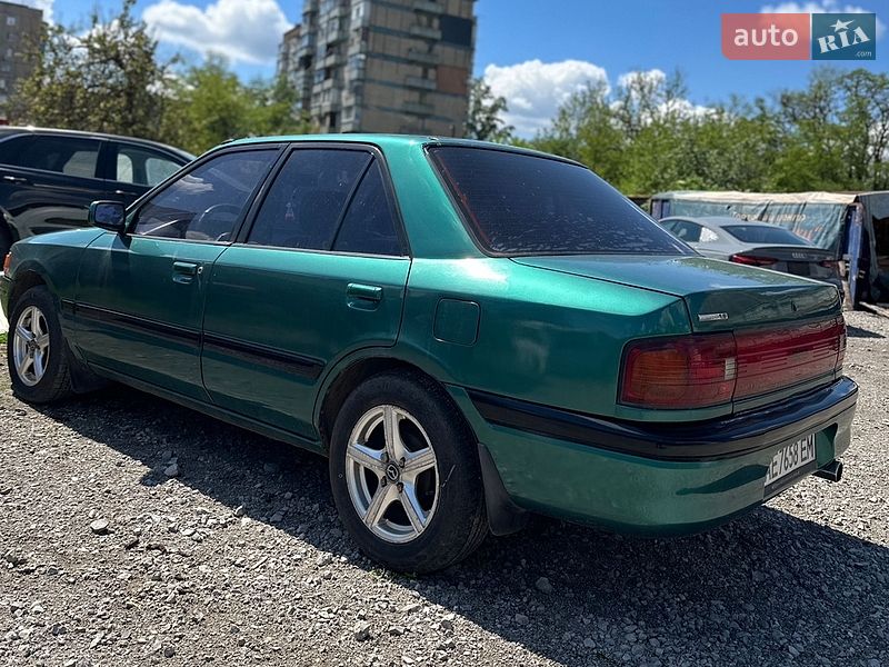 Седан Mazda 323 1995 в Кривом Роге