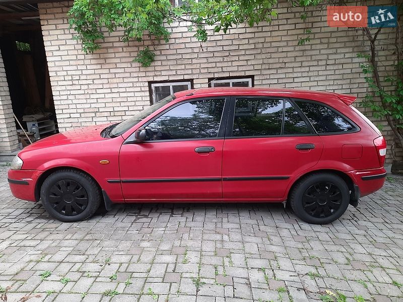 Хэтчбек Mazda 323 1998 в Киеве
